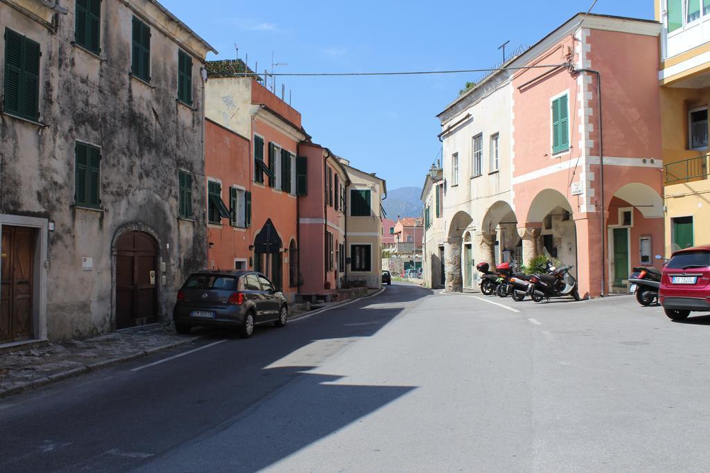 Room & Bike Shuttle Tour Finale Ligure Exterior foto